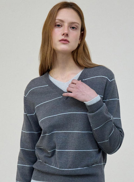 ouie Women's Striped V-neck Knit Gray OU1881