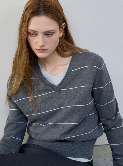 ouie Women's Striped V-neck Knit Gray OU1881