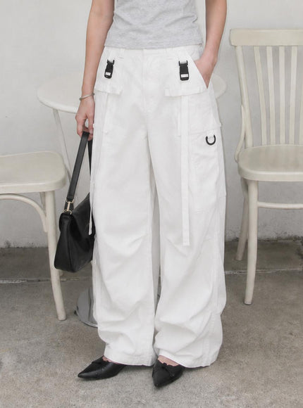 MINJUKIM PAKUA Women's Ribbon Buckle Cargo Pants White
